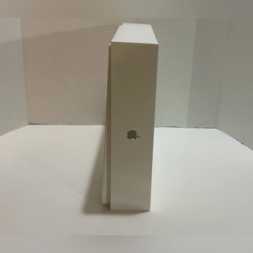 Apple MacBook Pro 13 inch Laptop box EMPTY A2338